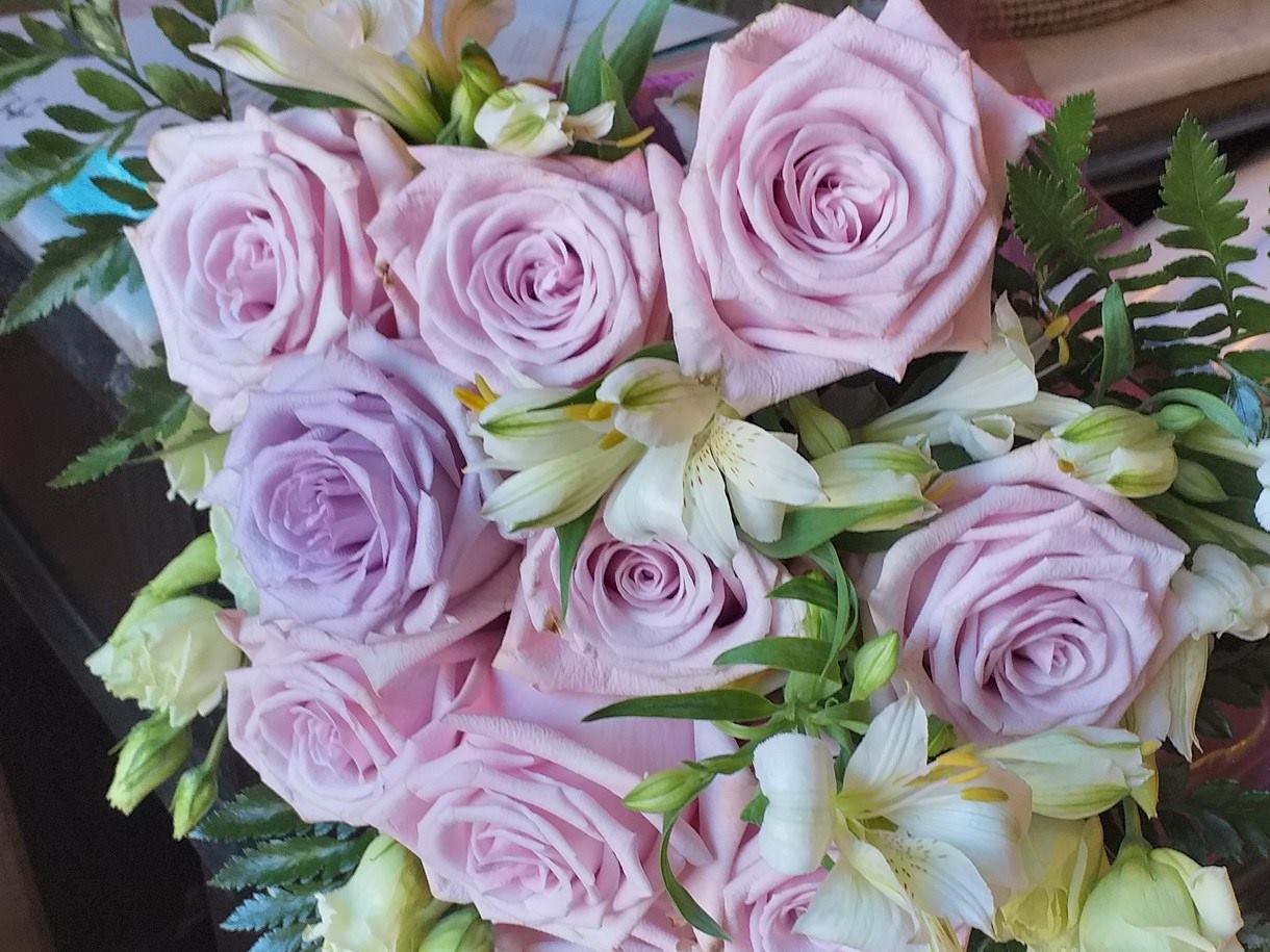 Arte 12 rosas malva tallo corto 42€